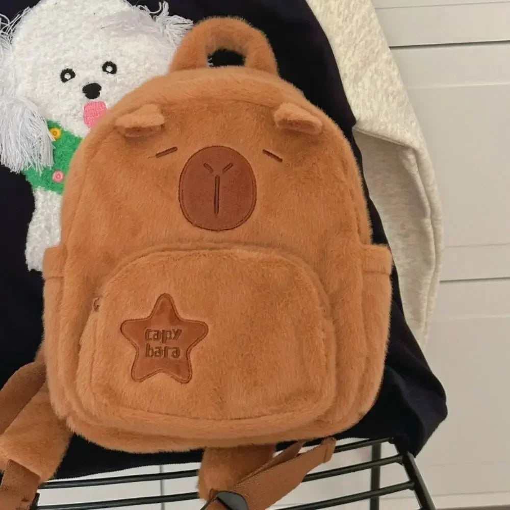 TerraVey | Capyraffy Plüsch-Rucksack aus Kunstfell