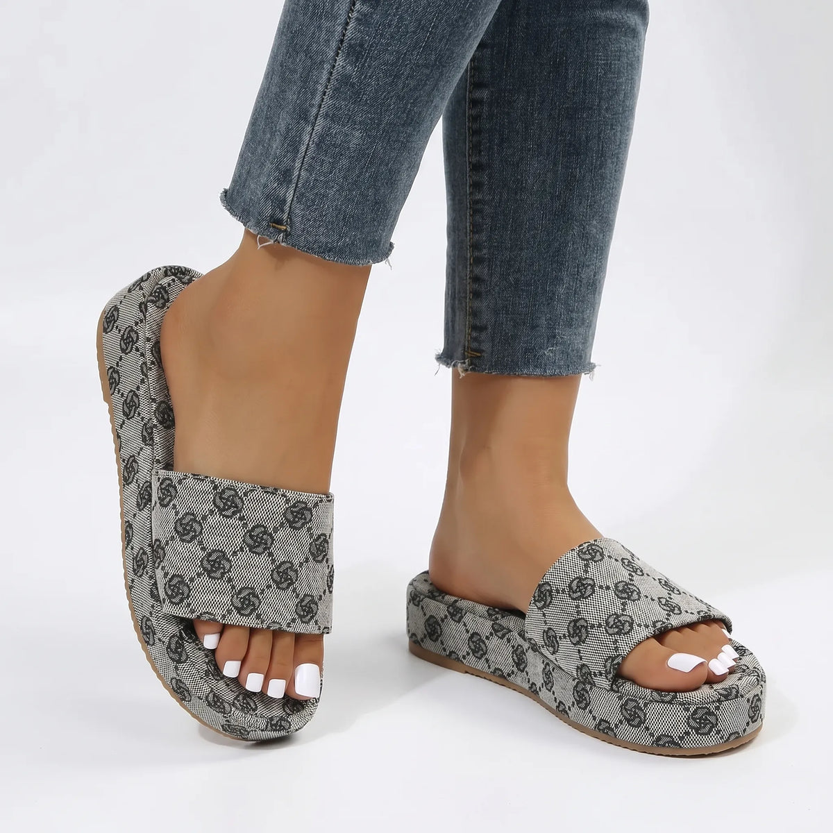 TerraVey | Motivira Gemusterte Flache Slide-Sandalen