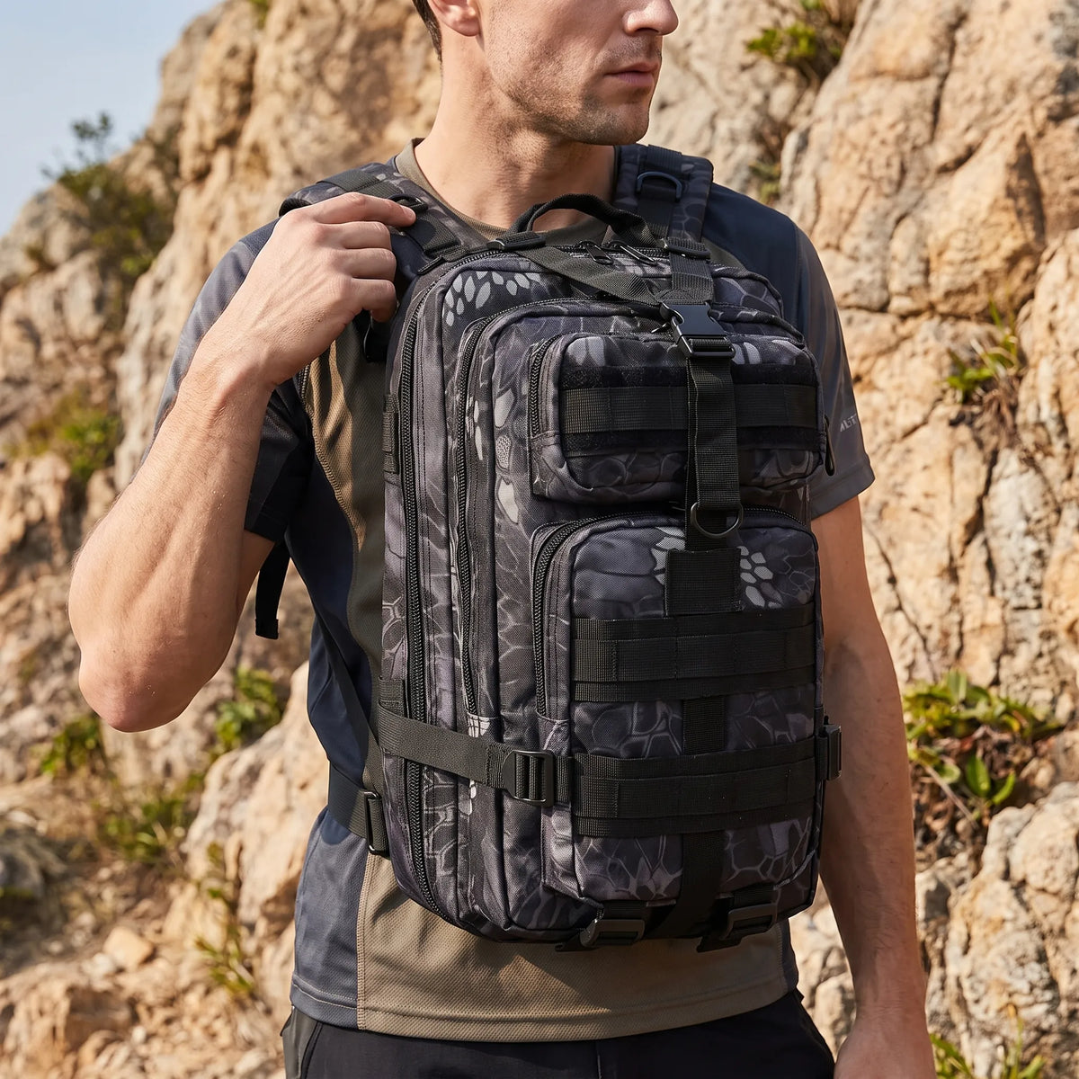 TerraVey | Vantour Kompakter Multi-Fach-Rucksack